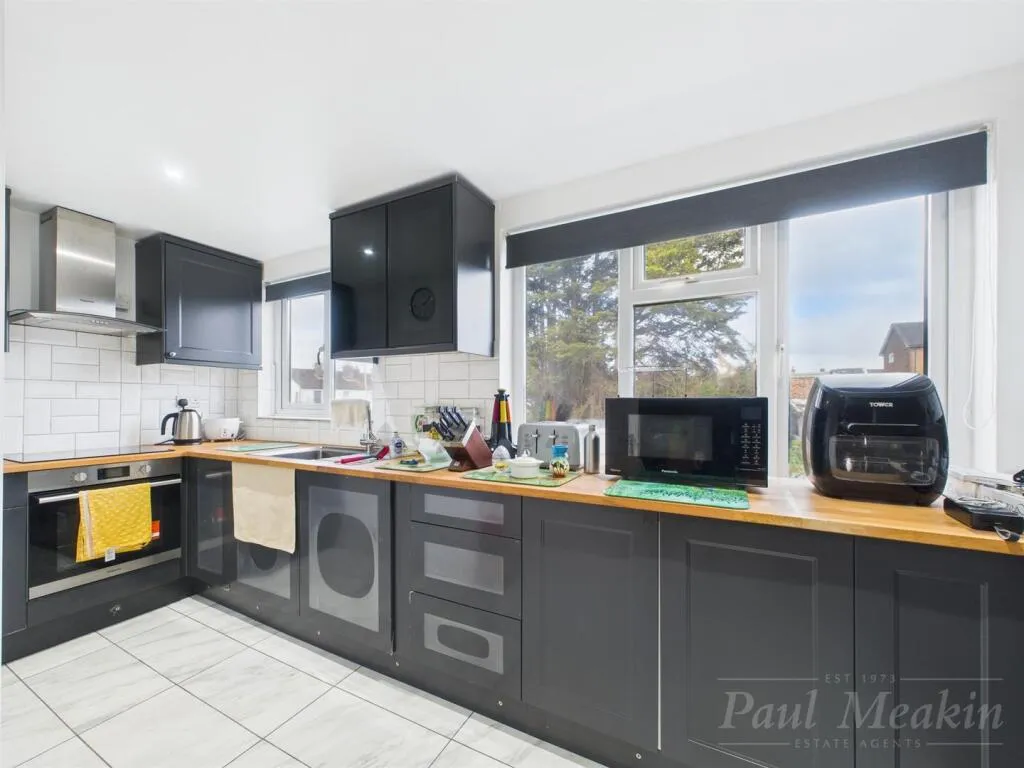 1 bed Ground Flat