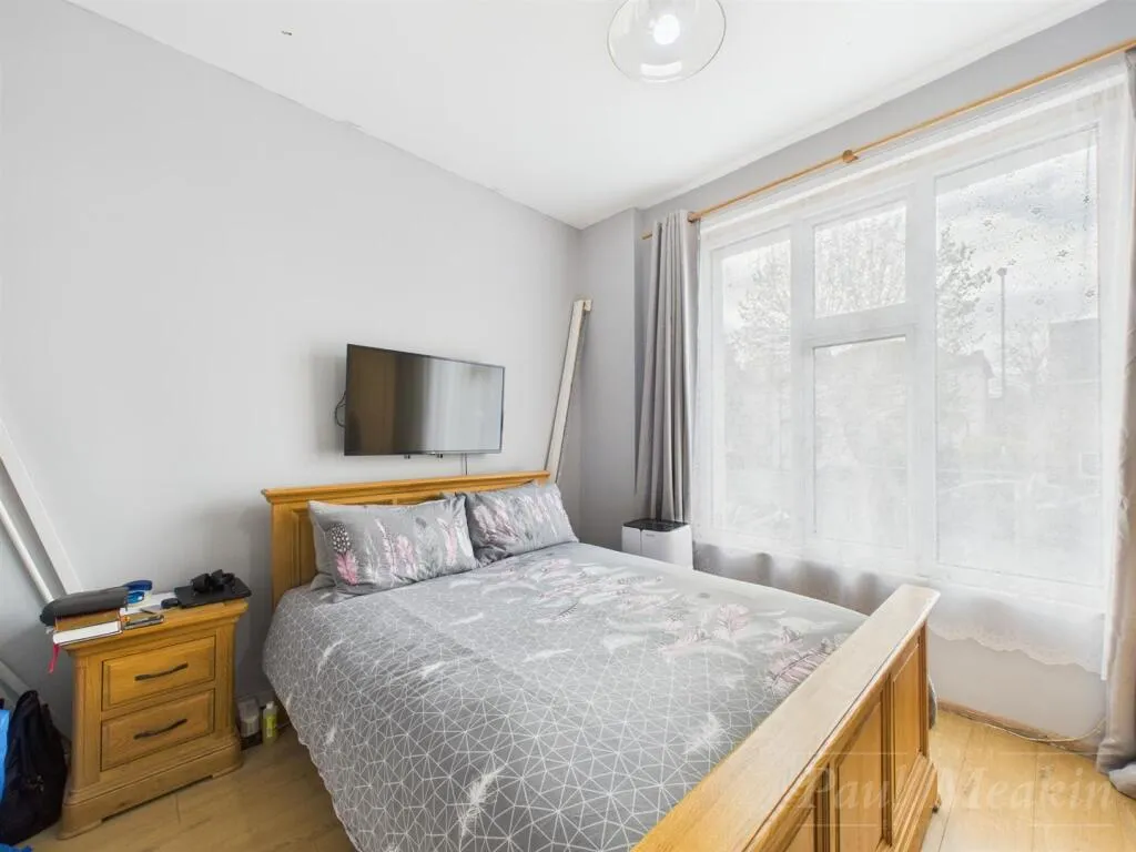 1 bed Ground Flat