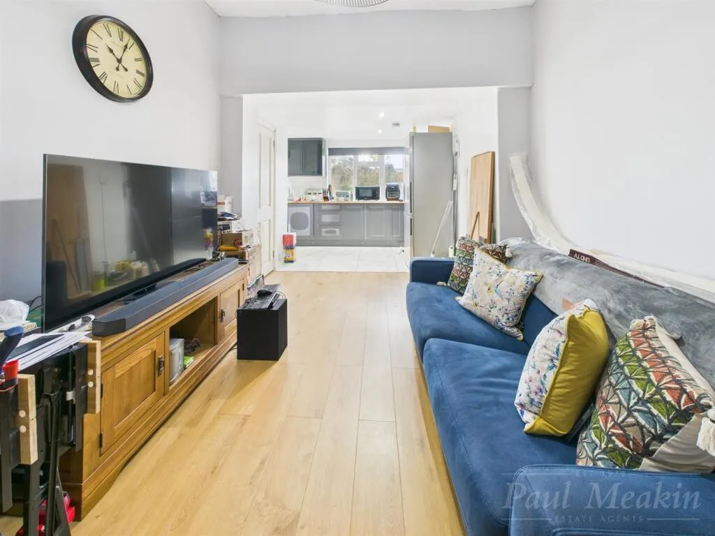 1 bed Ground Flat