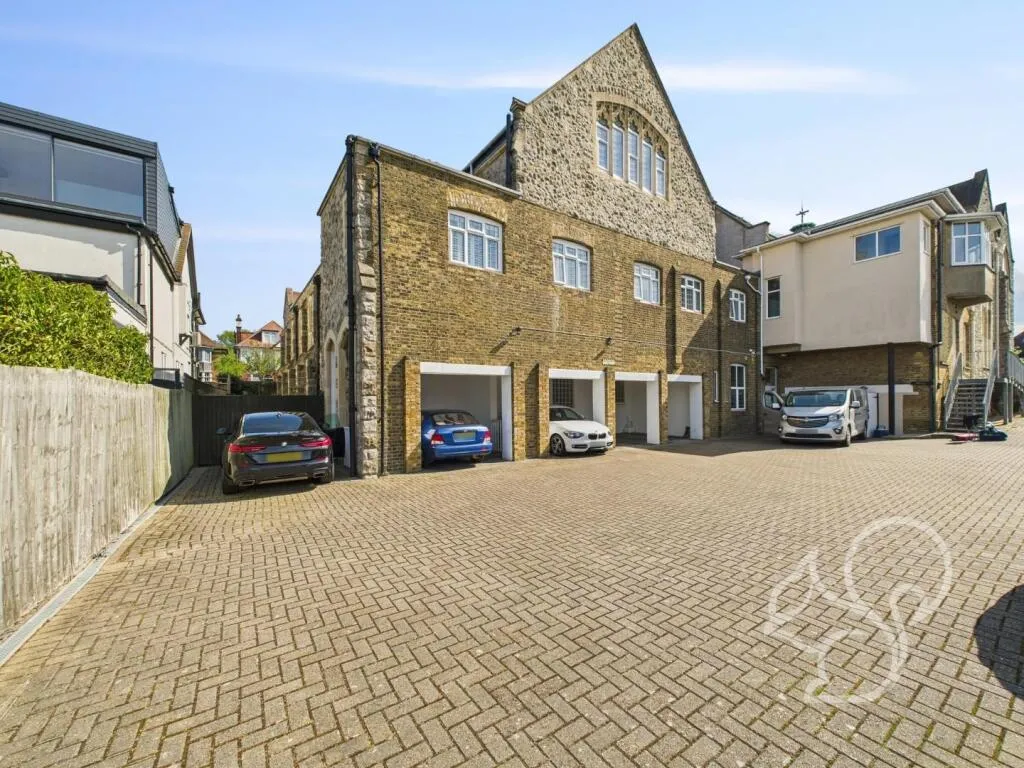 2 bed Apartment