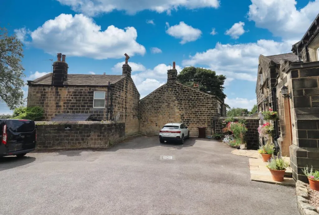 3 bed End of Terrace