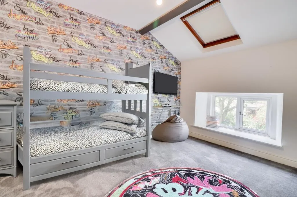3 bed End of Terrace