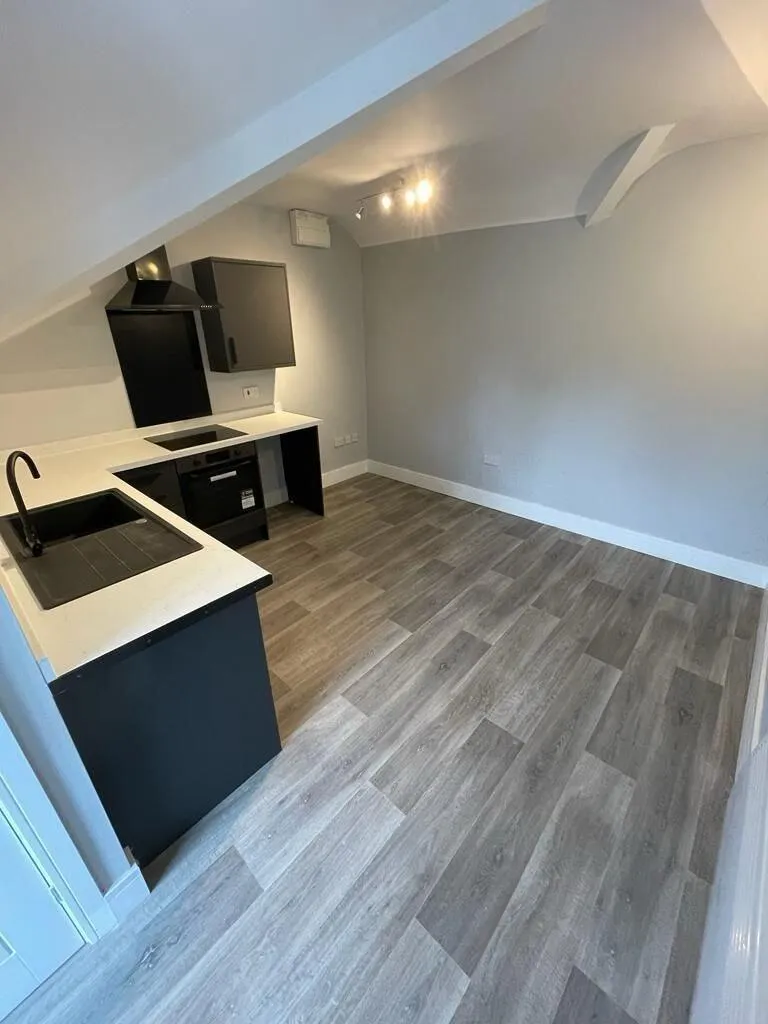 6 bed Mixed Use