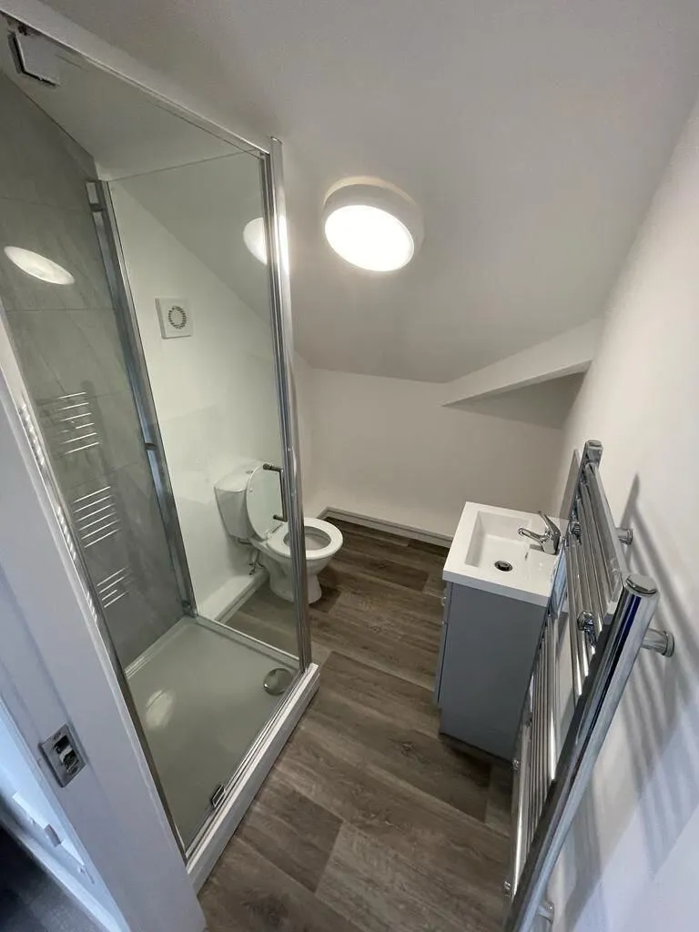 6 bed Mixed Use