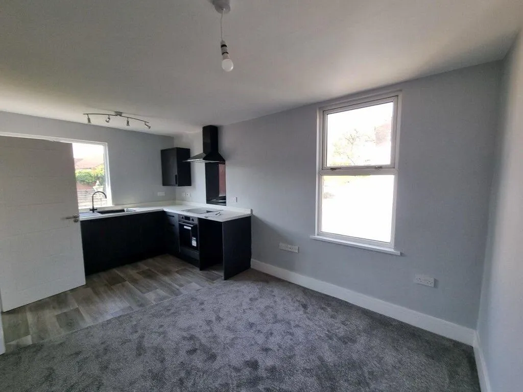 6 bed Mixed Use