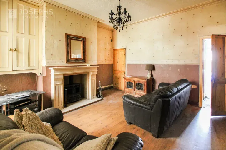 2 bed House