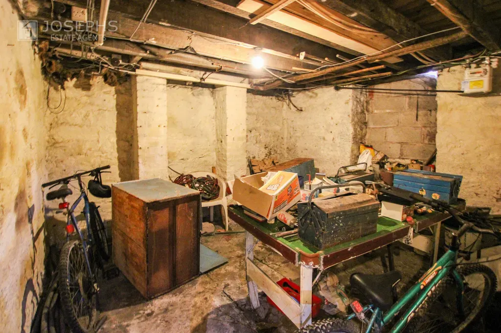 2 bed House