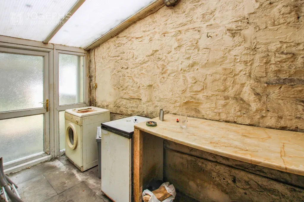 2 bed House