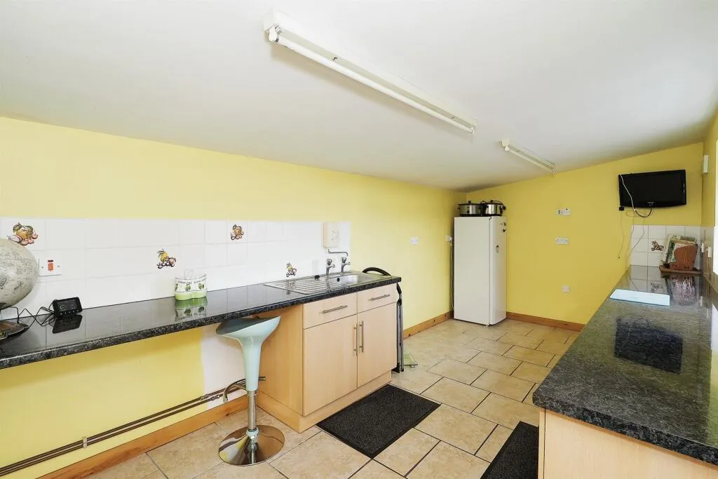 4 bed Detached