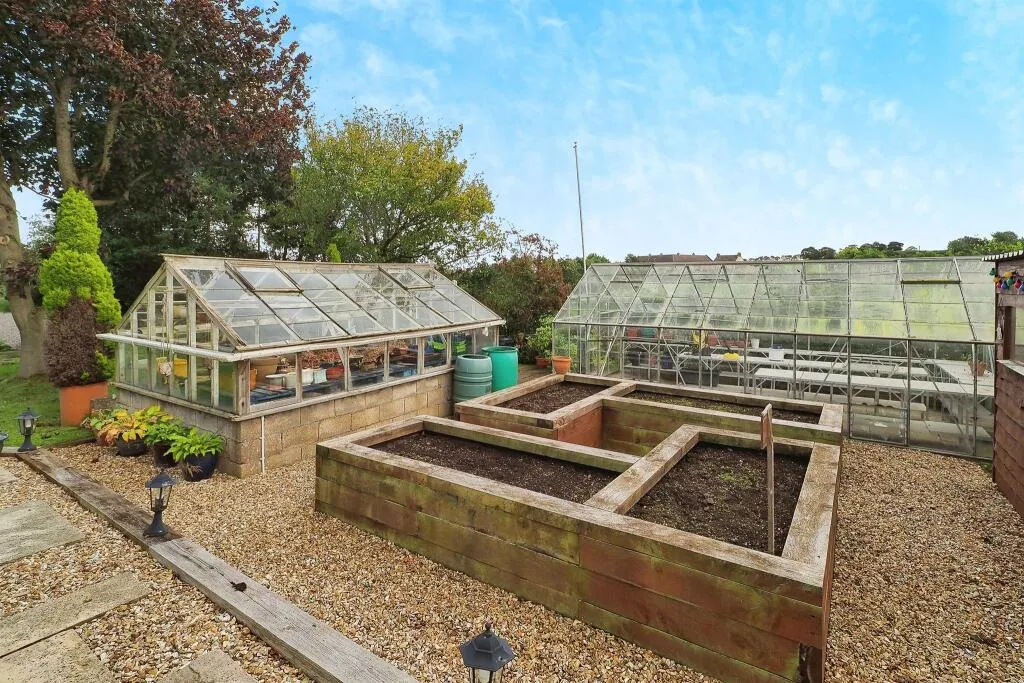 4 bed Detached