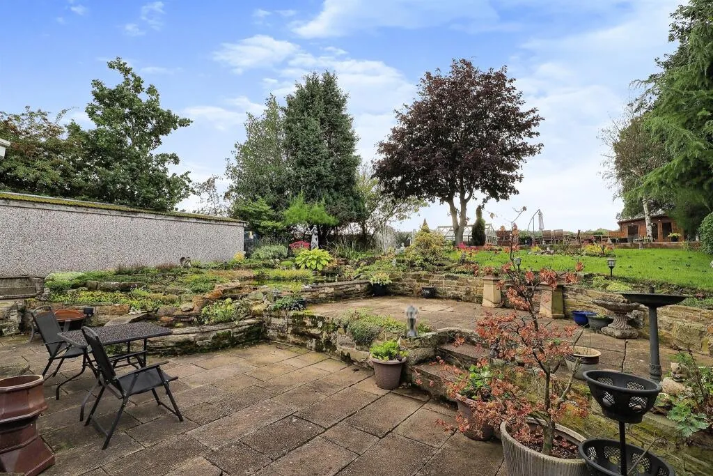 4 bed Detached