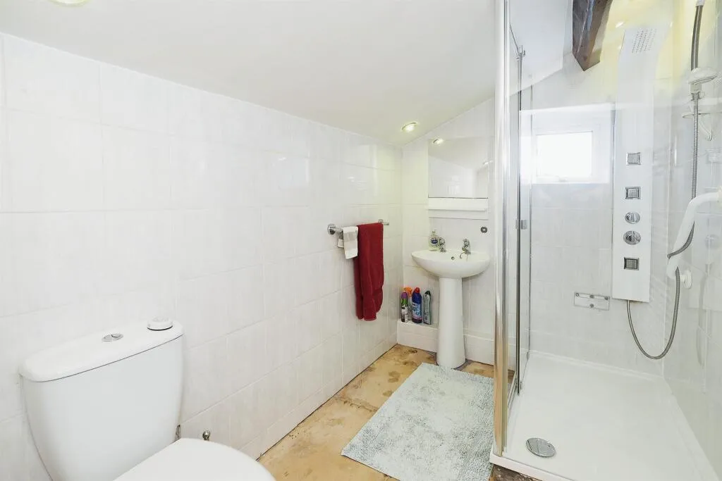 4 bed Detached