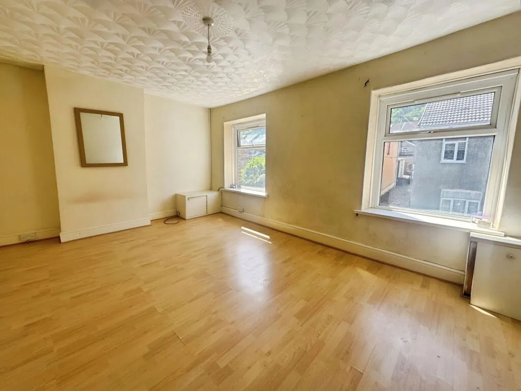 2 bed Mixed Use