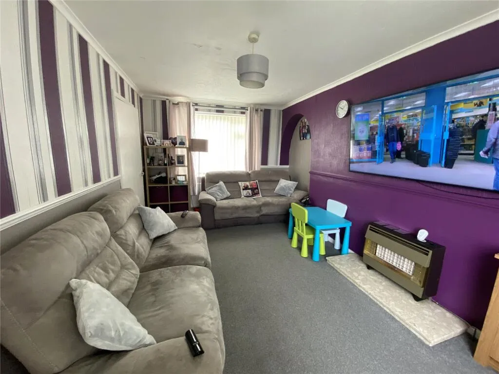 3 bed End of Terrace