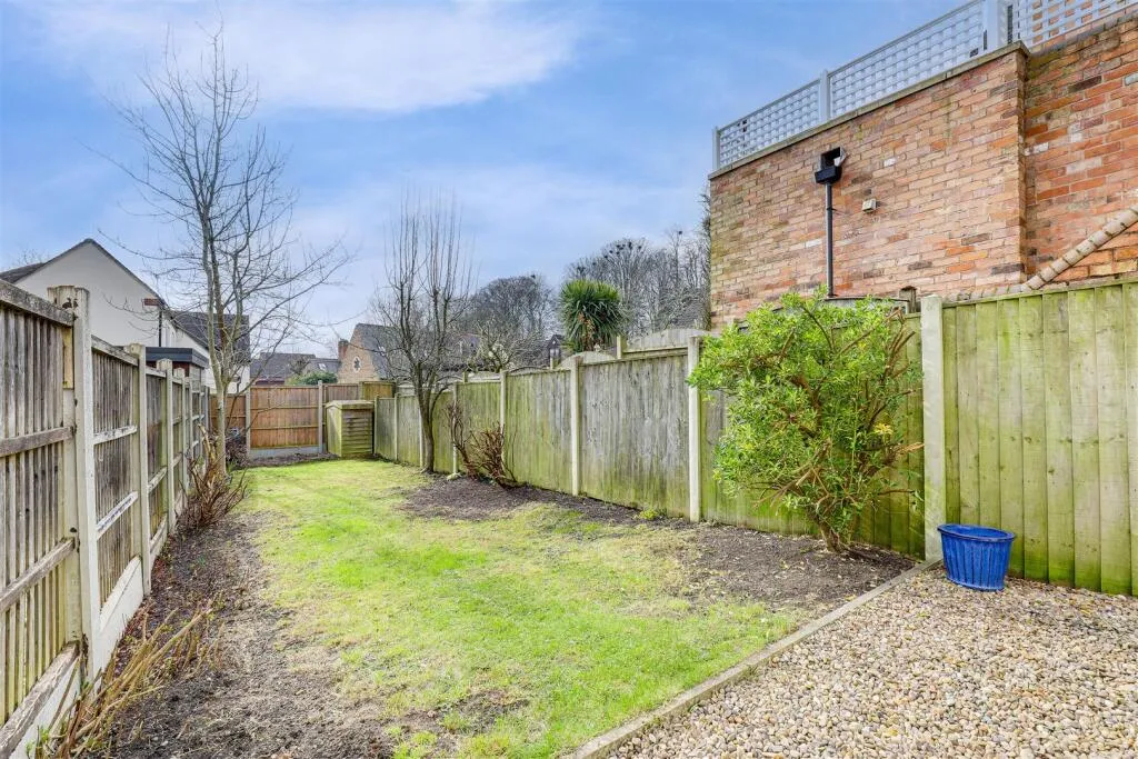 2 bed End of Terrace