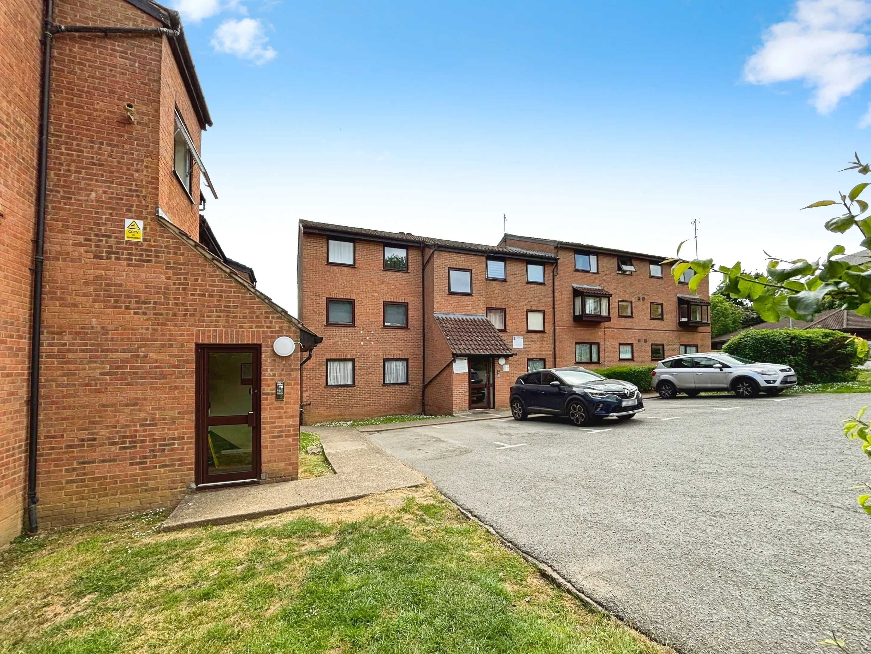2 bed Ground Flat