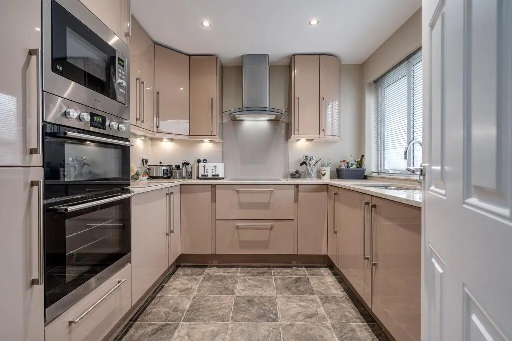 3 bed End of Terrace
