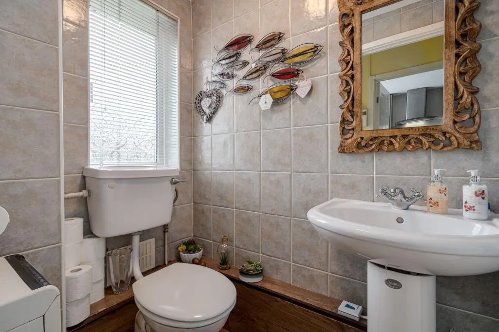 3 bed End of Terrace