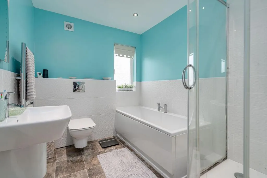 3 bed End of Terrace