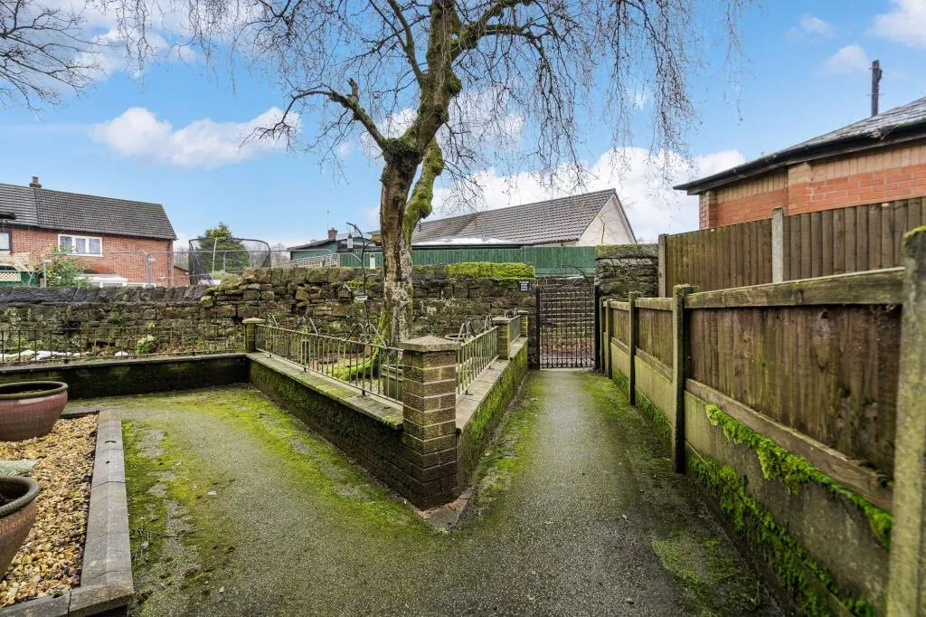 3 bed End of Terrace