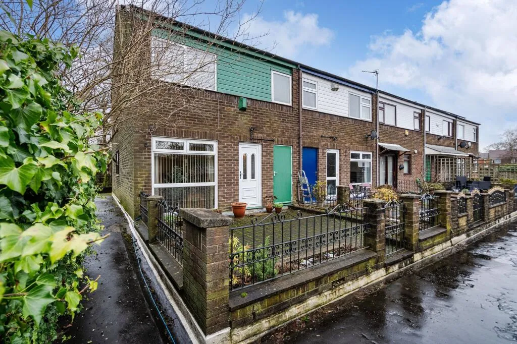 3 bed End of Terrace