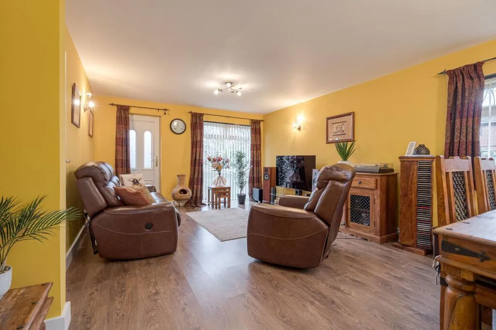 3 bed End of Terrace