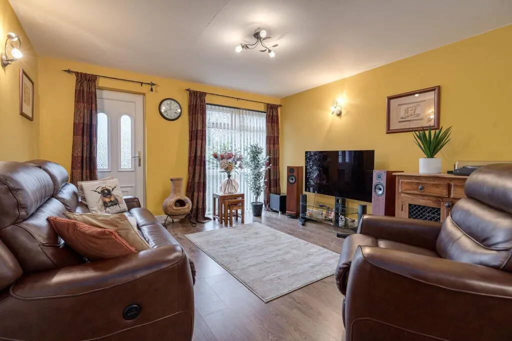 3 bed End of Terrace