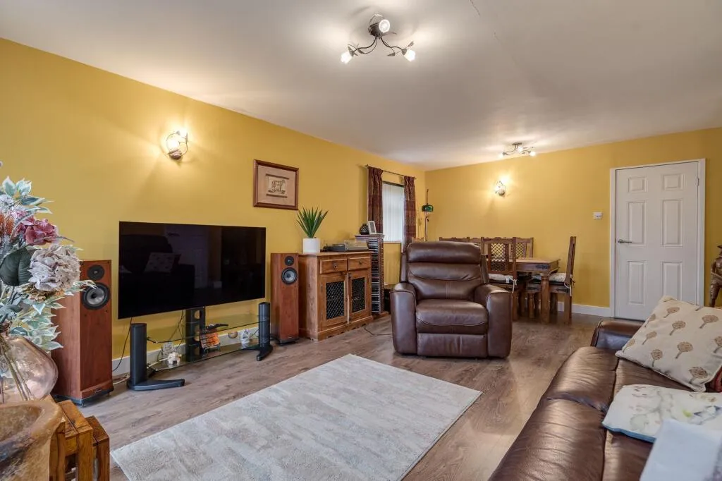 3 bed End of Terrace