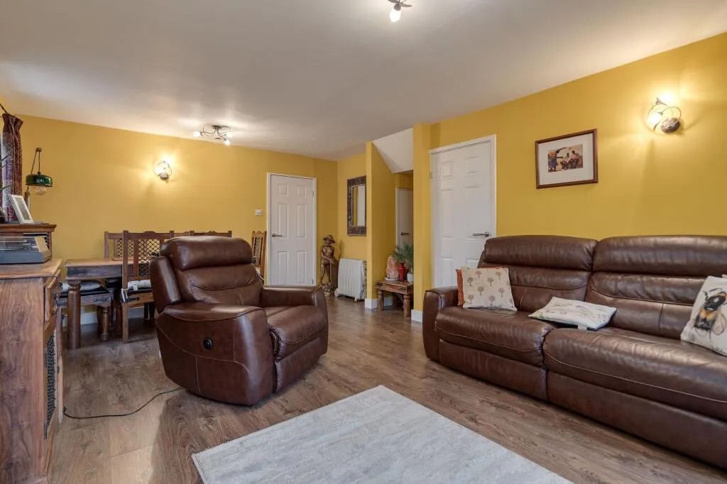 3 bed End of Terrace