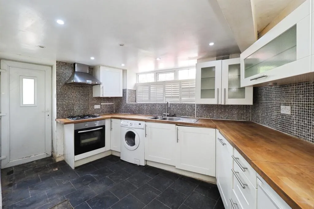 2 bed Link Detached House