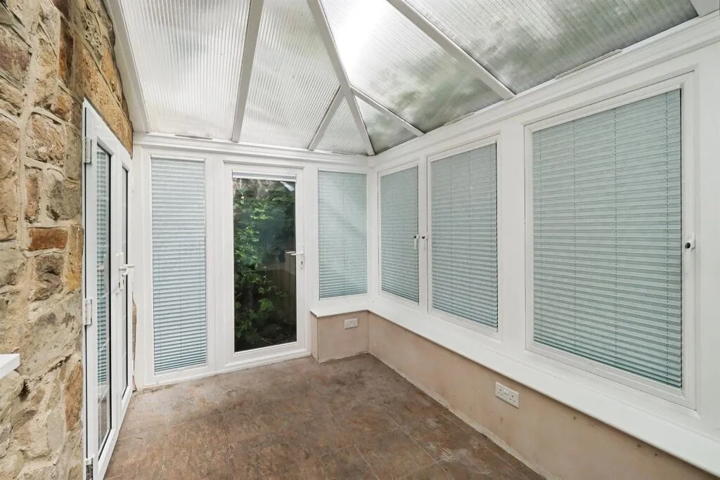 2 bed Link Detached House
