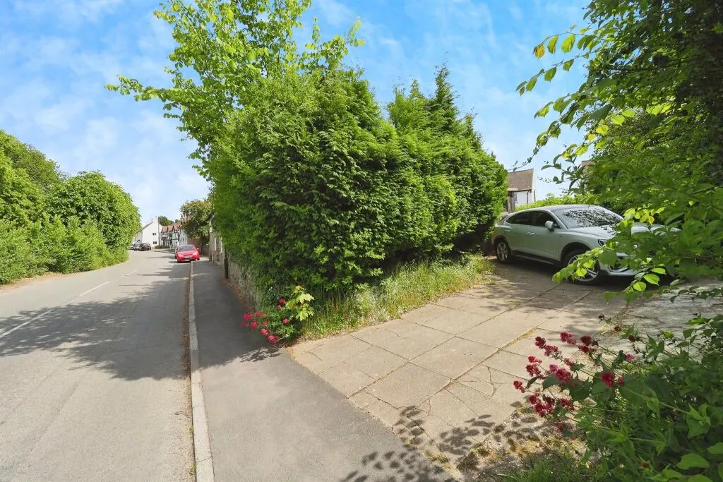 2 bed Link Detached House