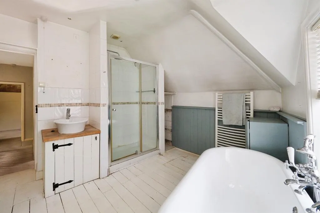 2 bed Link Detached House