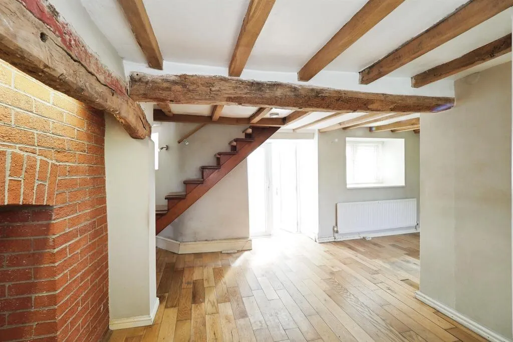 2 bed Link Detached House
