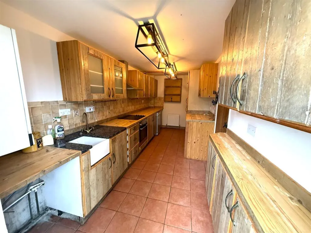 3 bed End of Terrace