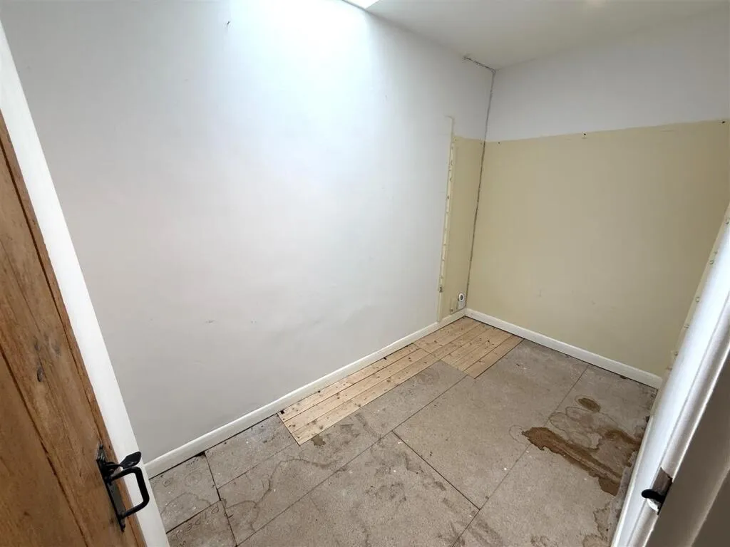3 bed End of Terrace