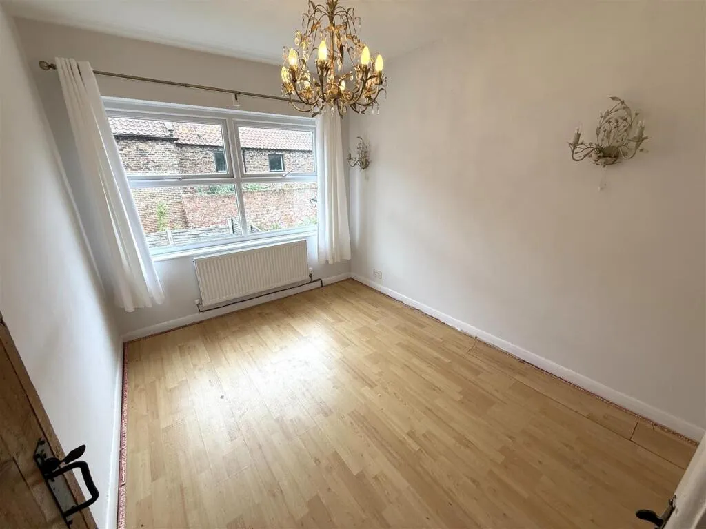 3 bed End of Terrace