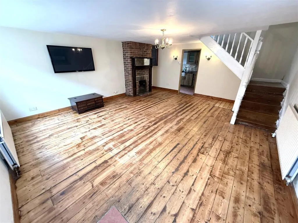 3 bed End of Terrace