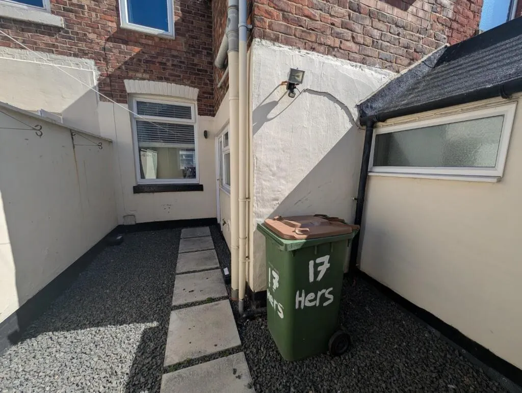 2 bed House
