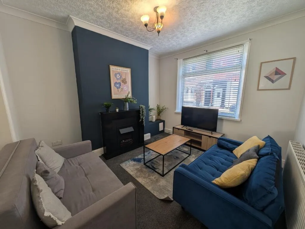 2 bed House