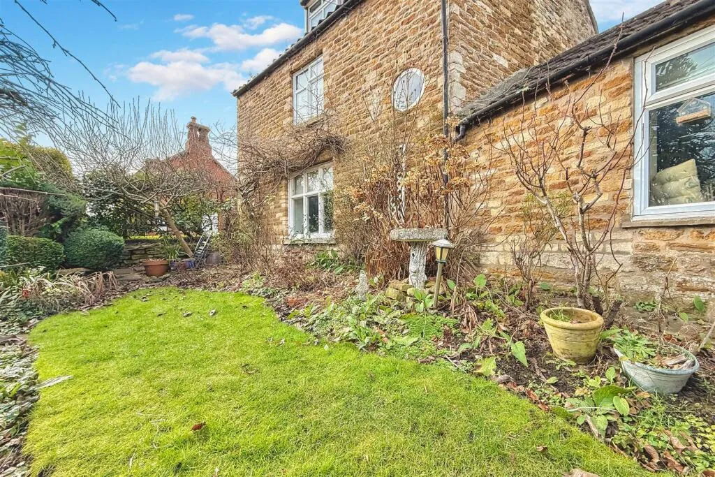 2 bed Character Property