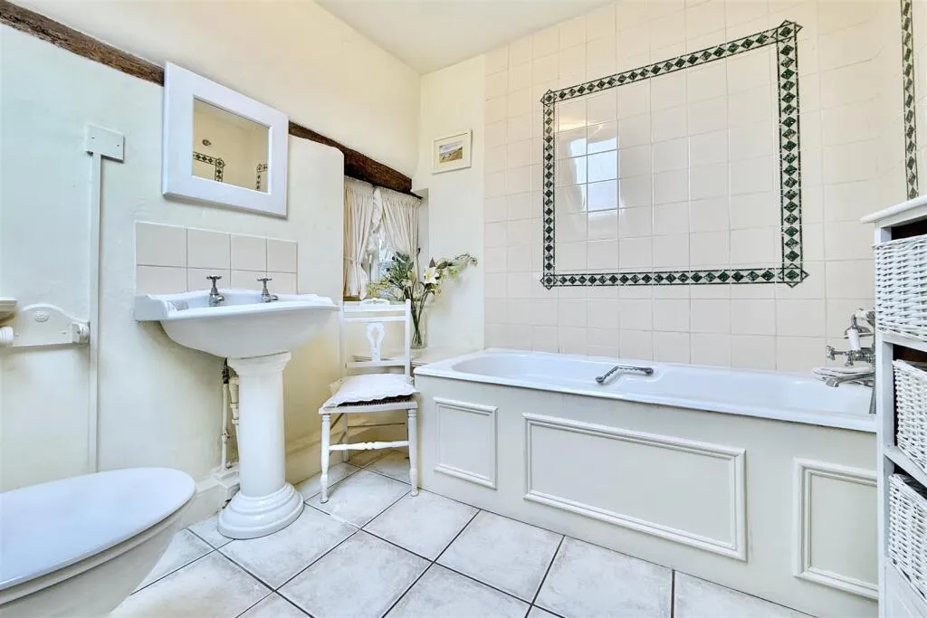 2 bed Character Property