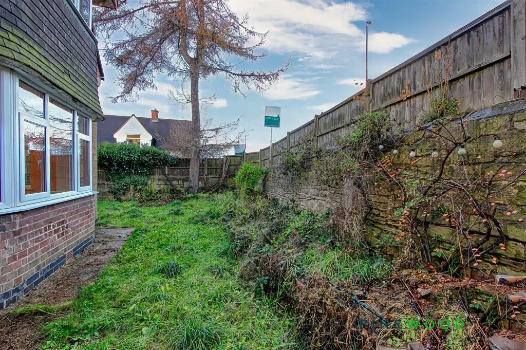 4 bed Detached