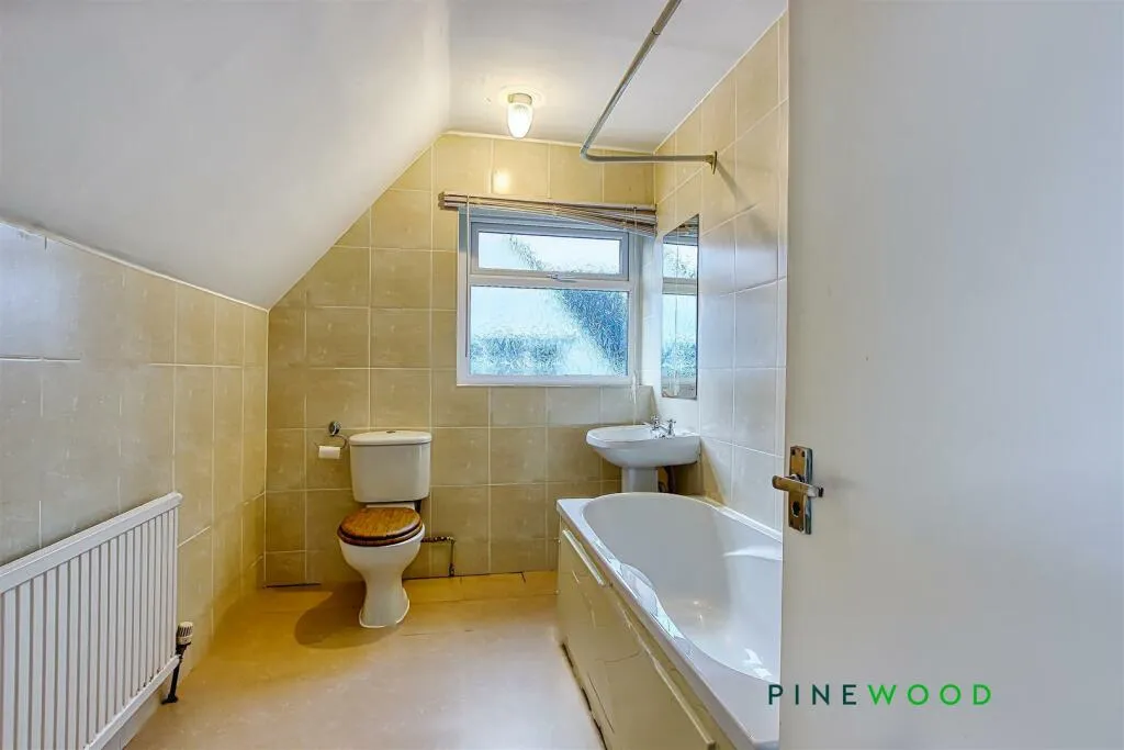 4 bed Detached