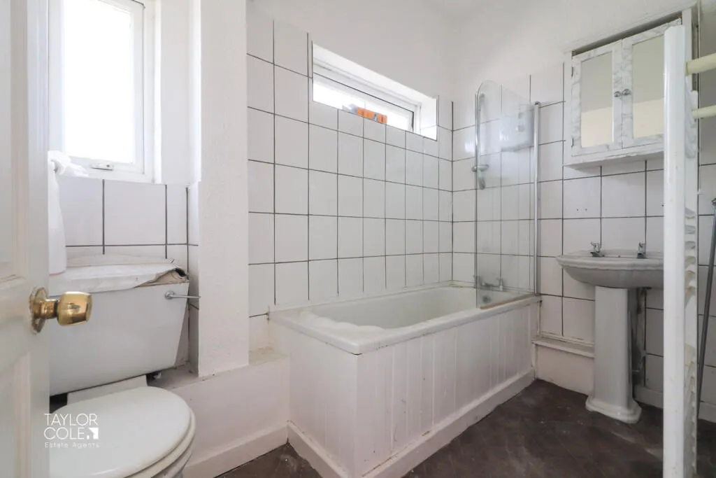4 bed Detached