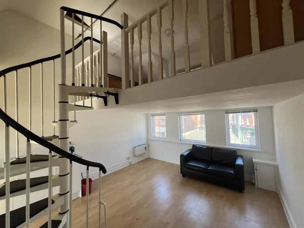 1 bed Commercial Property