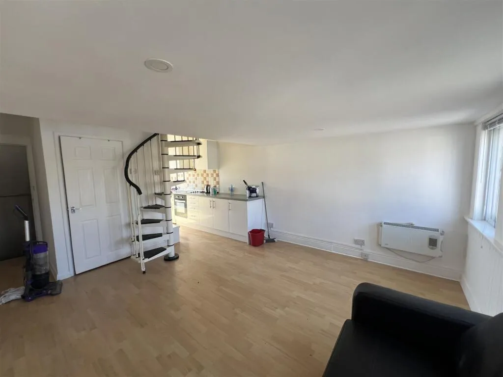 1 bed Commercial Property