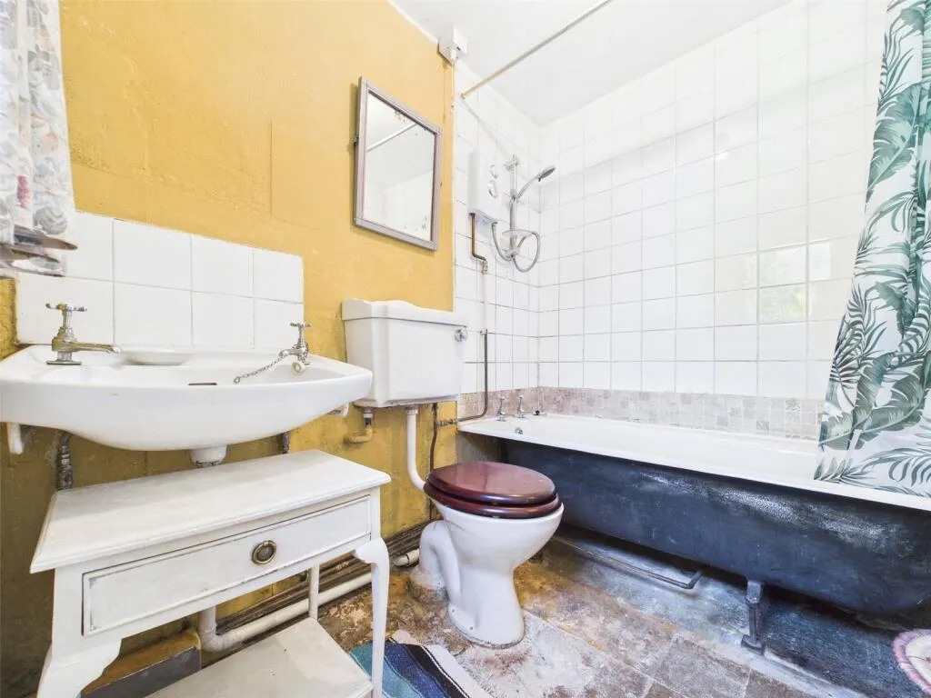 4 bed Detached