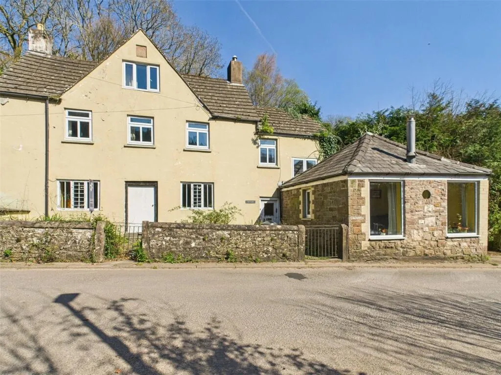 4 bed Detached
