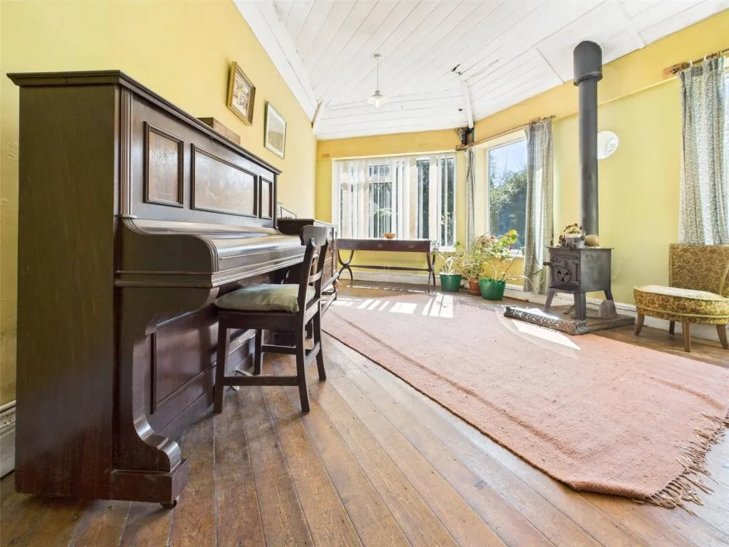 4 bed Detached